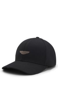 BOSS x ASTON MARTIN casquette avec badge ail&eacute; en cuir su&eacute;d&eacute;, Noir