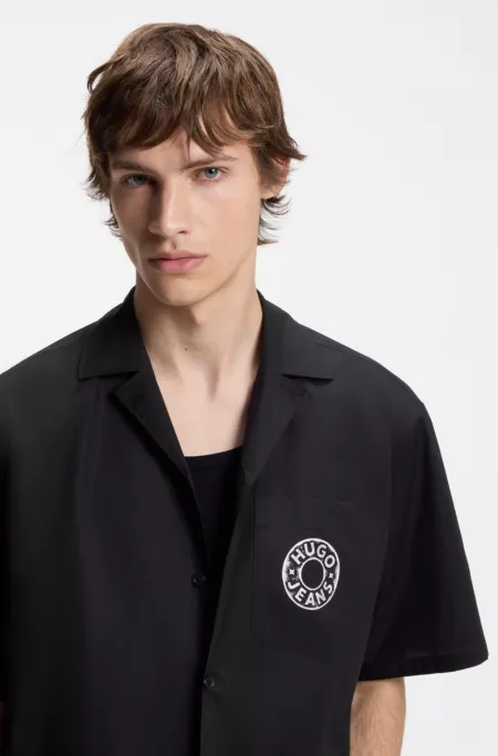 Relaxed-fit shirt with chest print and reverse lapels
