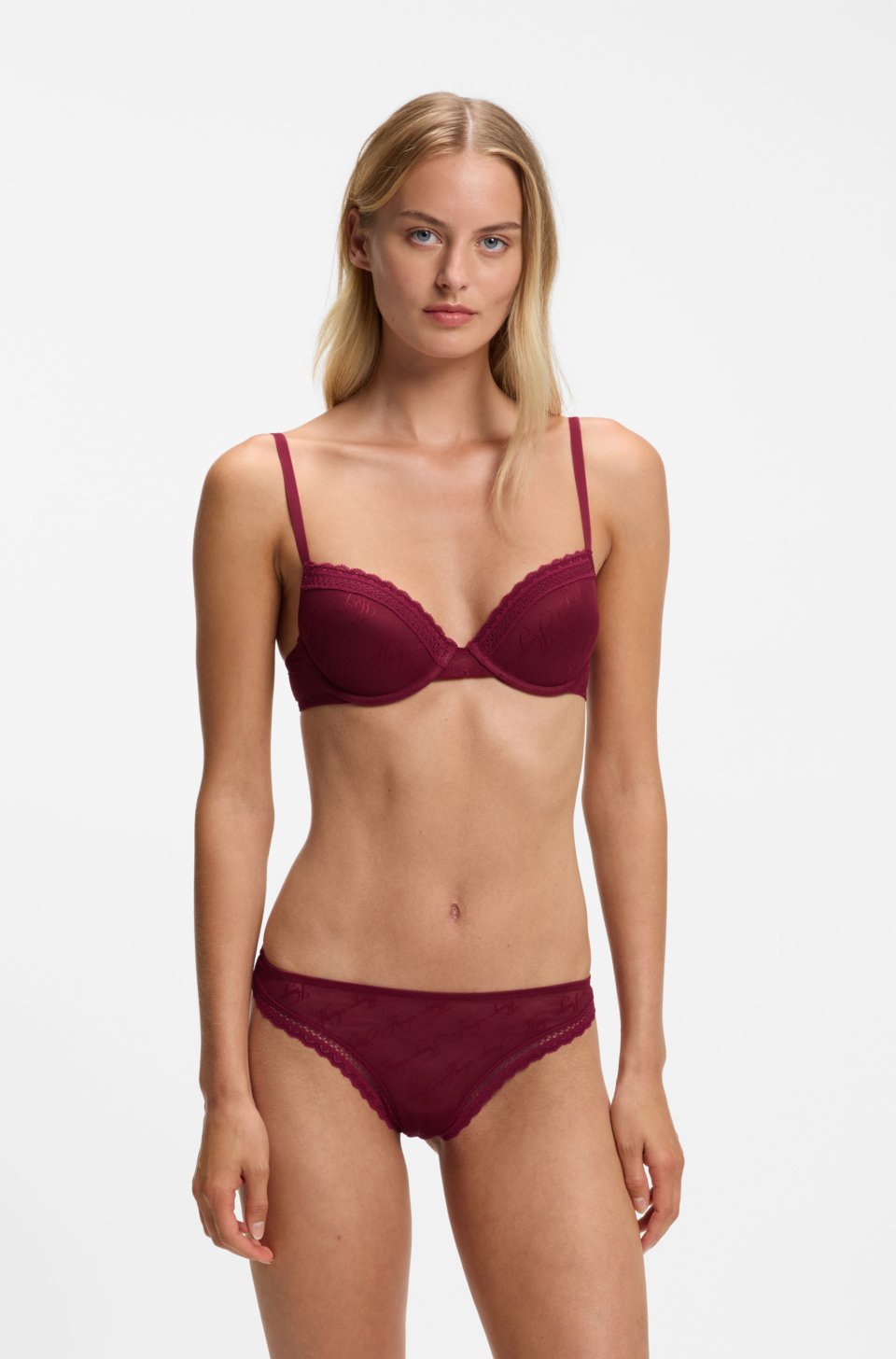 Push-up bra in logo lace
