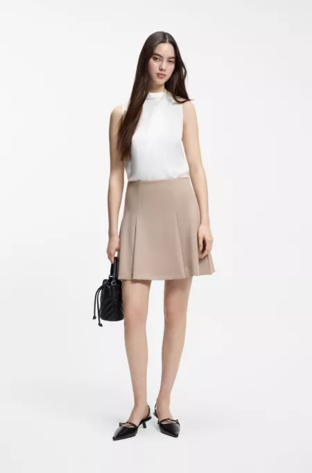 Top aus Satin mit Stehkragen und Drapierung