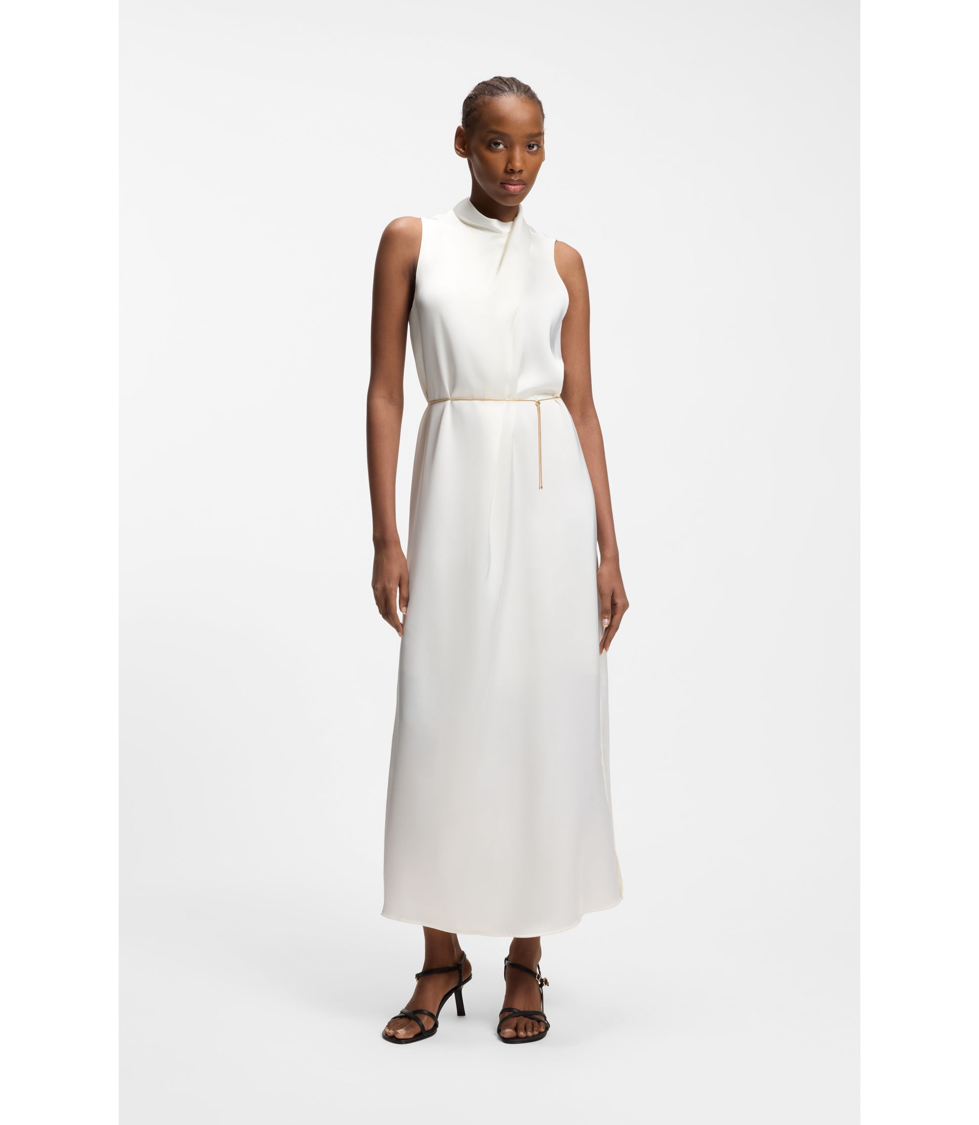 Maxikleid aus Satin mit abnehmbarem Kettengürtel