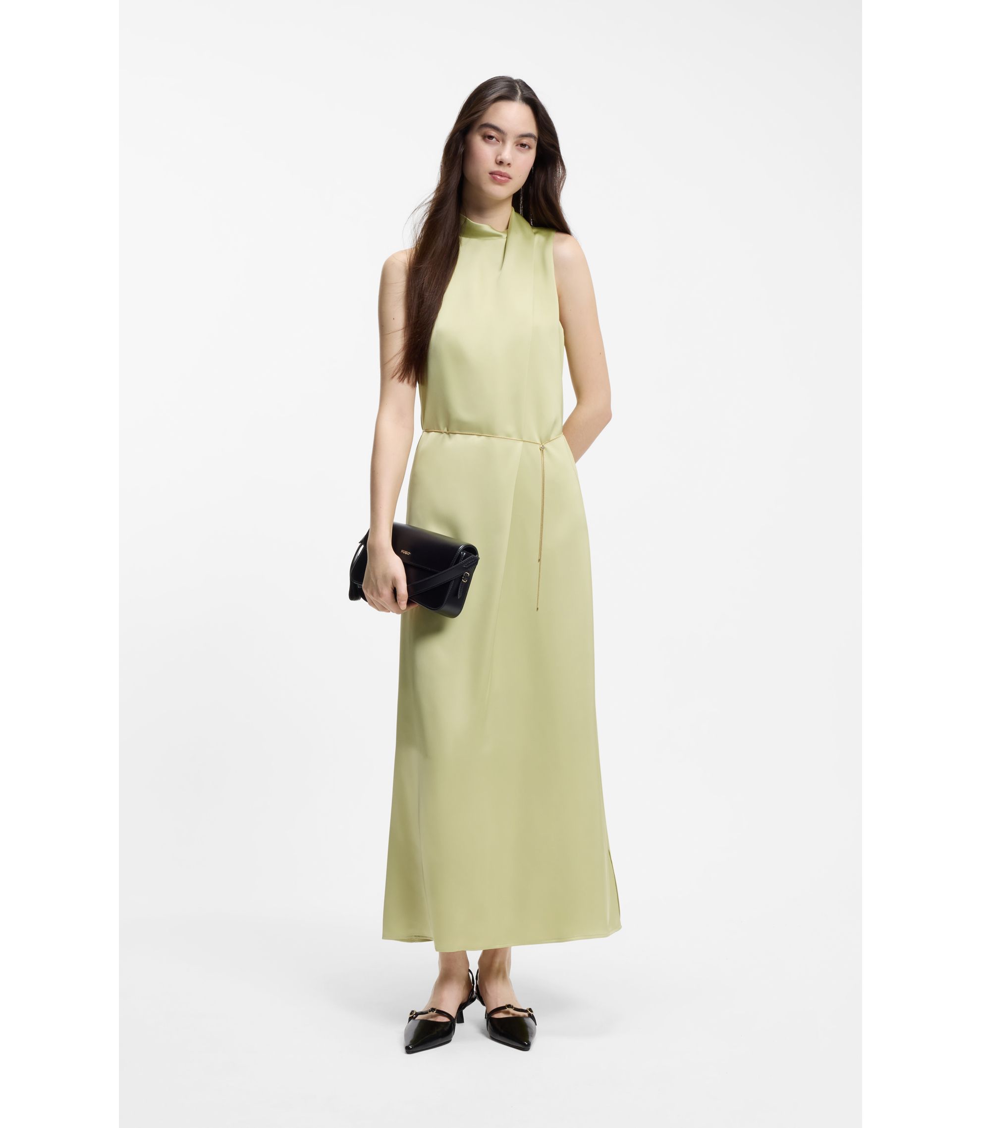 Maxikleid aus Satin mit abnehmbarem Kettengürtel