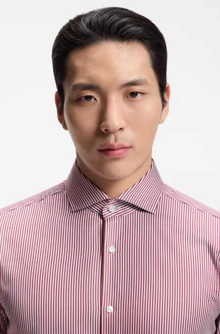 Camisa slim fit a rayas de algodón elástico de planchado fácil