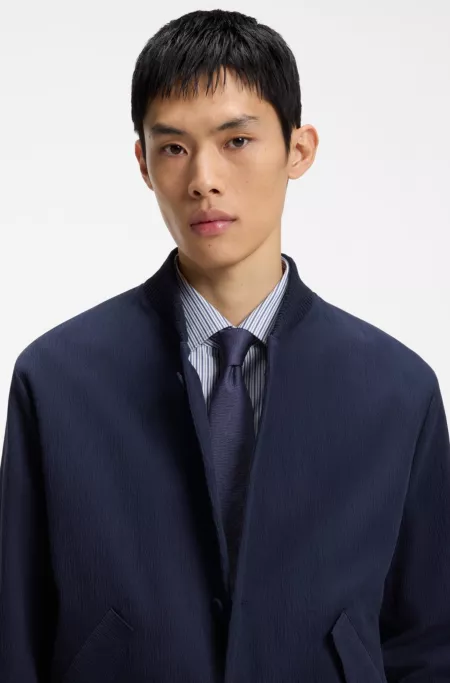 Silk tie with jacquard-woven pattern