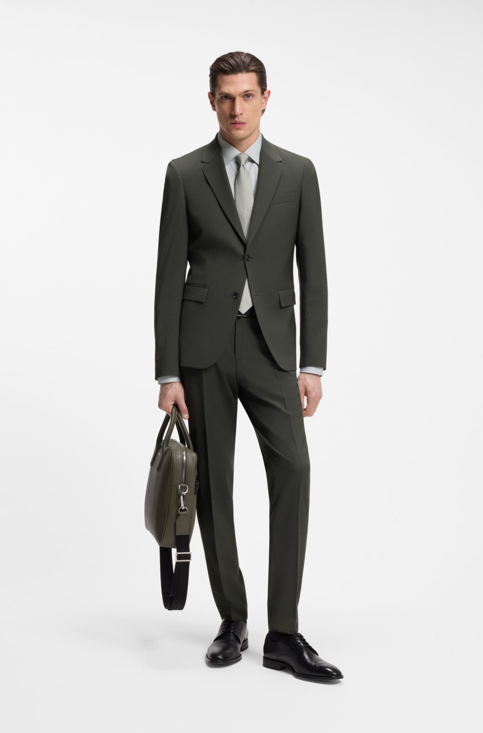 Two-piece slim-fit suit in stretch virgin wool