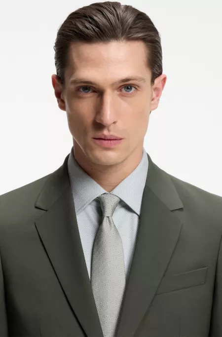 Two-piece slim-fit suit in stretch virgin wool