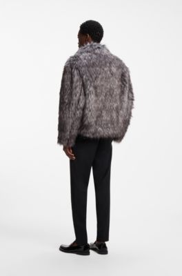 Kunstfelljacke mit Statement-Kragen, Grau
