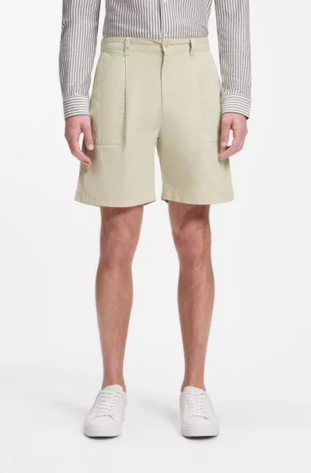 Pleated shorts with comfort waistband