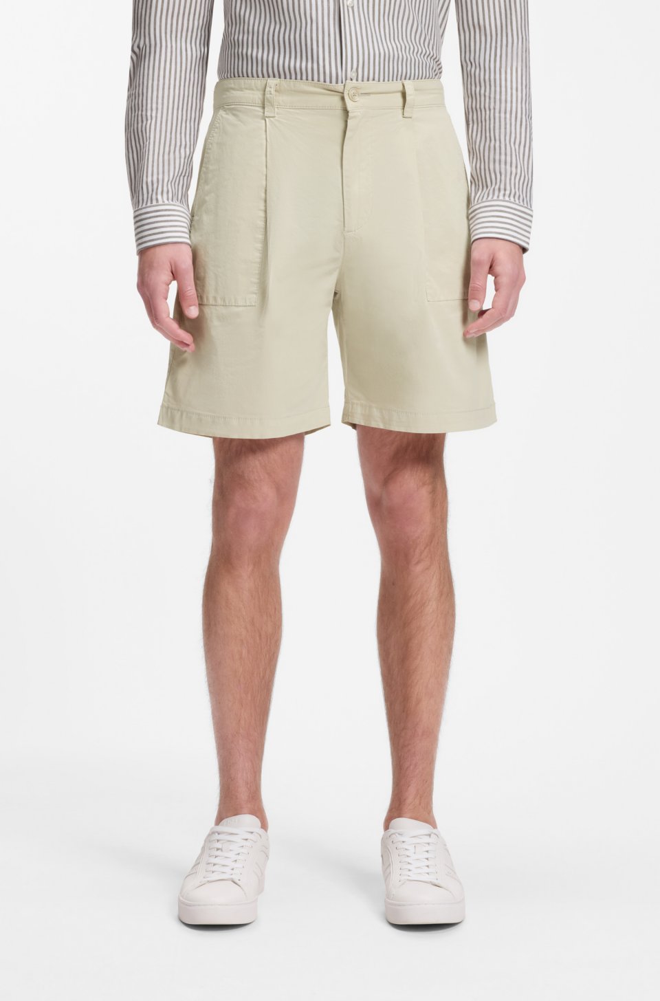 Pleated shorts with comfort waistband