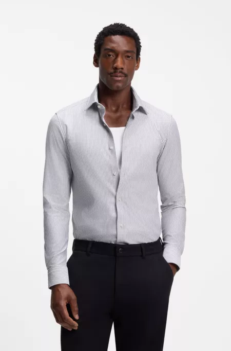Camisa slim fit en punto de algodón con rayas