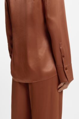 Regular-Fit Bluse aus softem, gl&auml;nzendem Gewebe, Braun