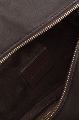 Tote bag i ruskind fra BOSS Revers med b&aelig;ltedetalje, M&oslash;rkebrun