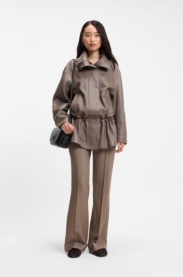 Bolso cruzado de piel sint&eacute;tica granulada con monograma Double&nbsp;B, Negro