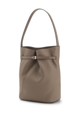 Leather bucket bag with gold-tone hardware, Light Brown