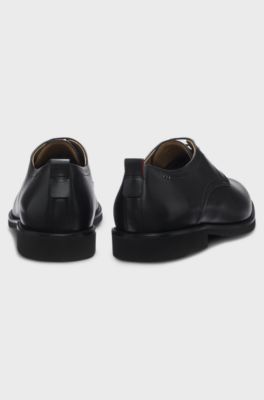 Scarpe derby in pelle con logo goffrato, Nero