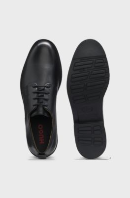 Scarpe derby in pelle con logo goffrato, Nero