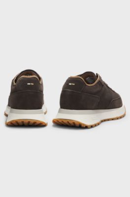 Sneakers in pelle scamosciata con perforazioni, Marrone scuro