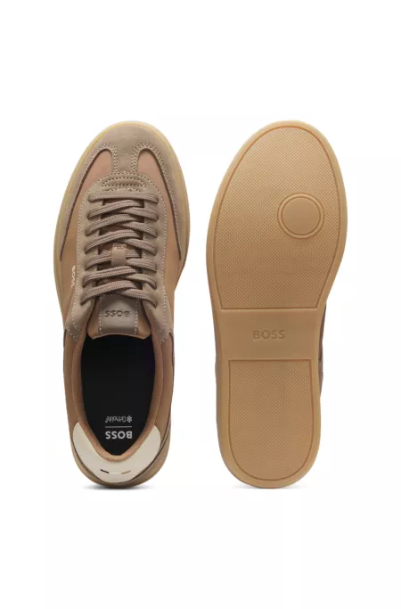 Baskets à lacets avec finitions en cuir suédé