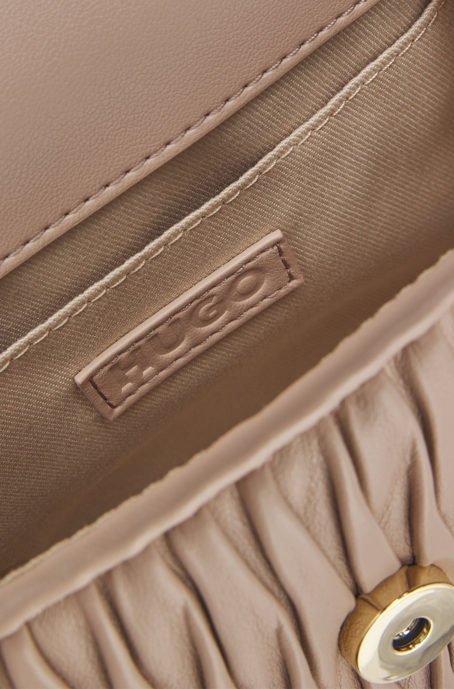 Hugo Faux-leather handbag with heart charm handväskor & axelremsväskor dam – bild 5