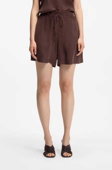 Regular-fit shorts in canvas with drawstring waist