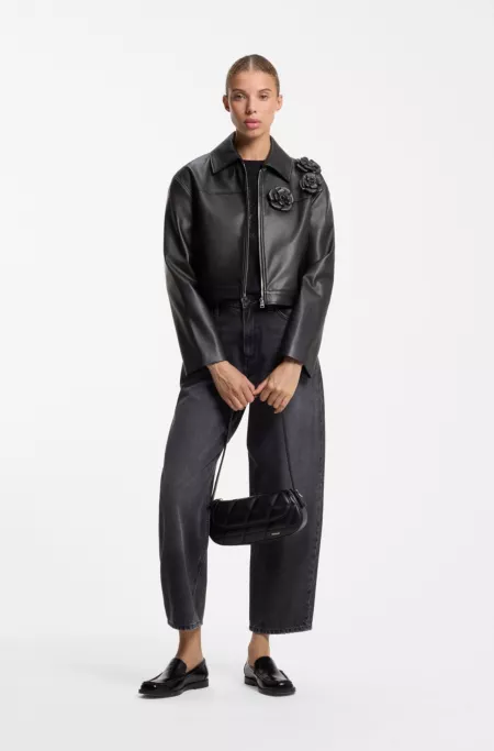 Veste en similicuir avec ornements à fleurs