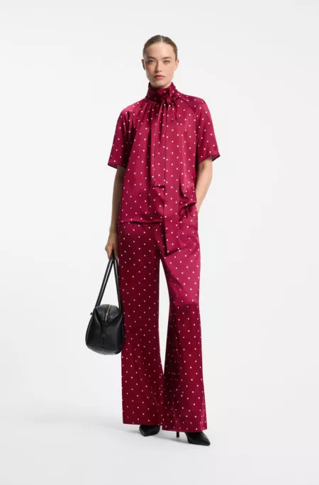 Top à pois en satin stretch avec écharpe détachable