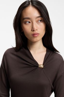 Maxikleid mit Wasserfallausschnitt und Metalldetail, Dunkelbraun