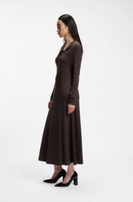 Maxikleid mit Wasserfallausschnitt und Metalldetail, Dunkelbraun