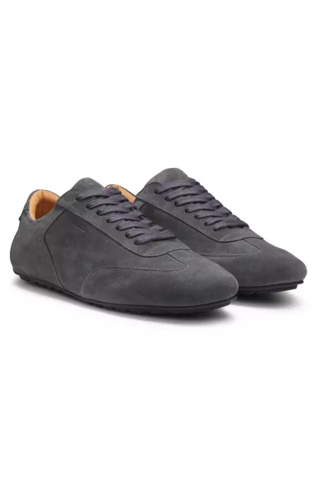 Sneakers aus Veloursleder mit Logo-Prägung
