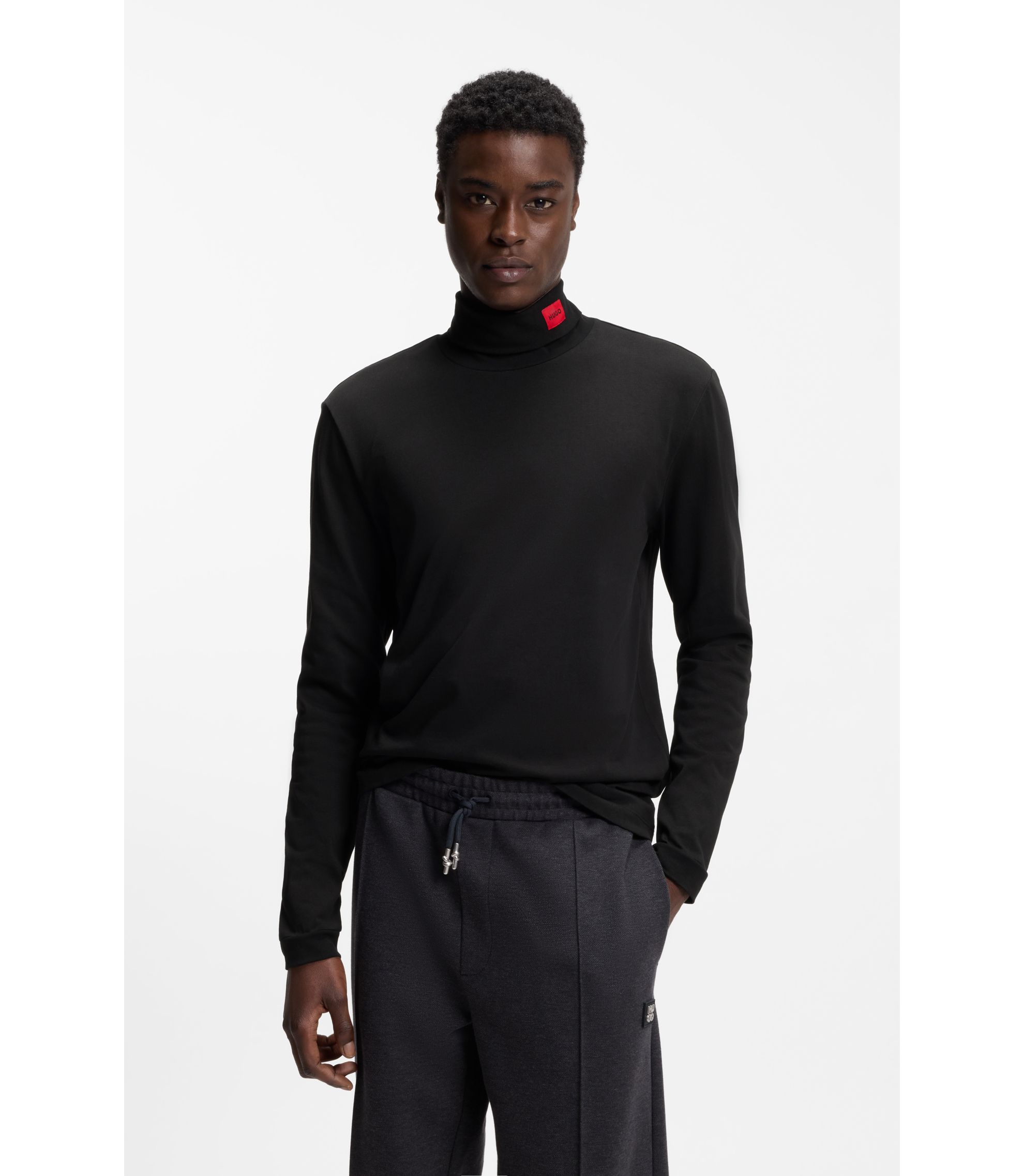 Slim-Fit T-Shirt aus Baumwolle mit Stehkragen und Logo am Kragen