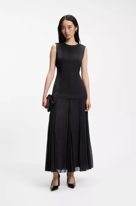 Robe sans manches en crêpe avec jupe plissée