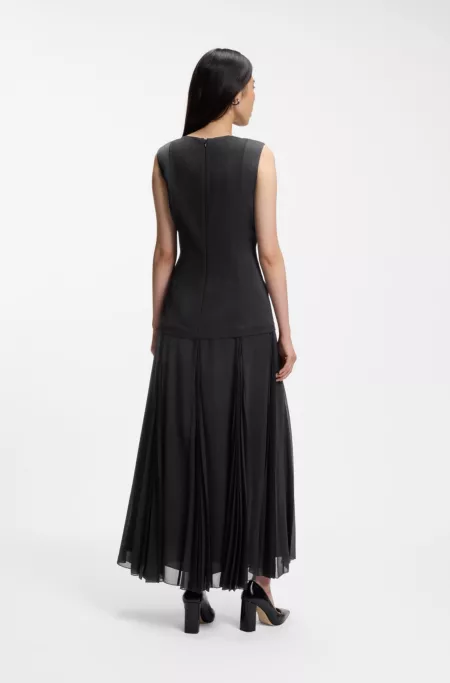 Robe sans manches en crêpe avec jupe plissée
