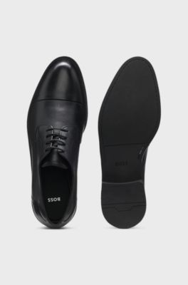 Derbyskor i l&auml;der med cap toe, Svart