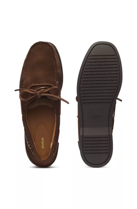 Boat shoes in mixed suedes