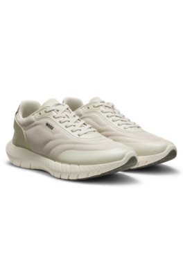 Running trainers with leather trims