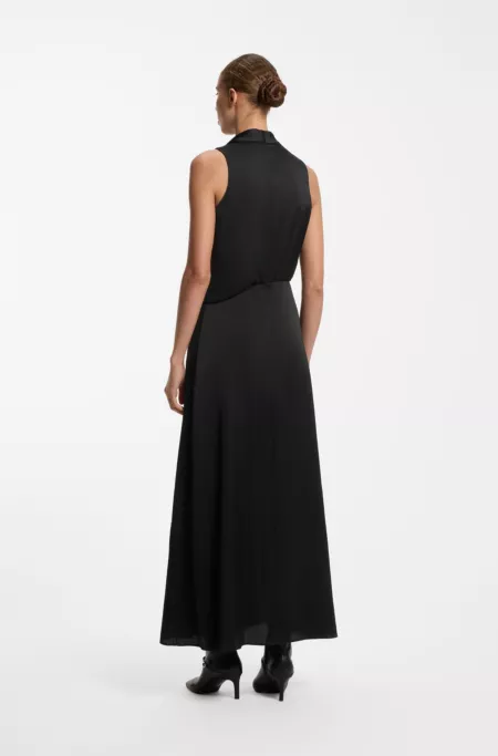 Robe longue en satin à col écharpe