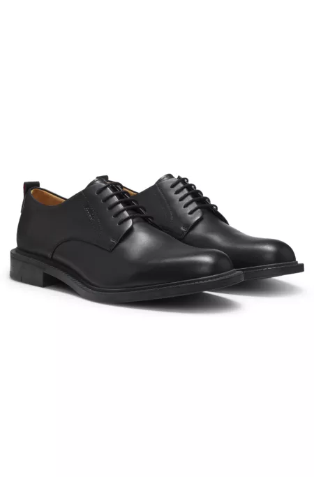 Derby shoes in leather with embossed logo