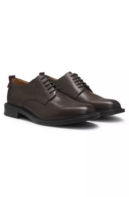 Derby shoes in leather with embossed logo