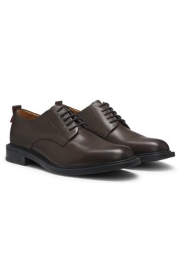 Derby shoes in leather with embossed logo