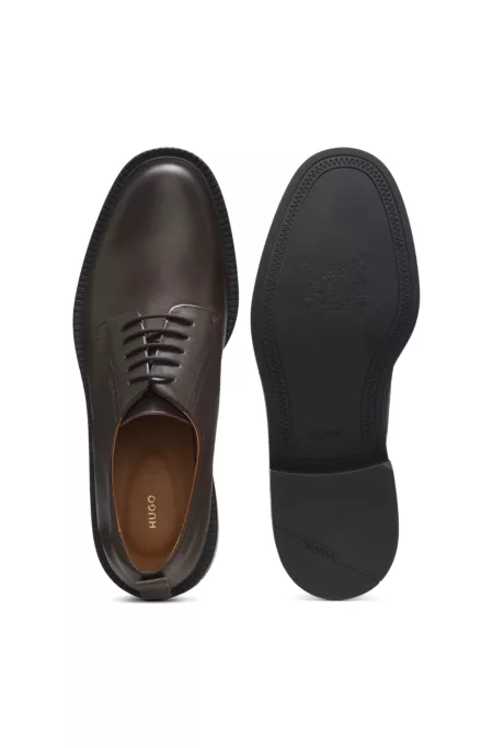 Derby shoes in leather with embossed logo