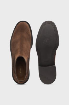 Chelsea boots in suede with embossed logo, Brown