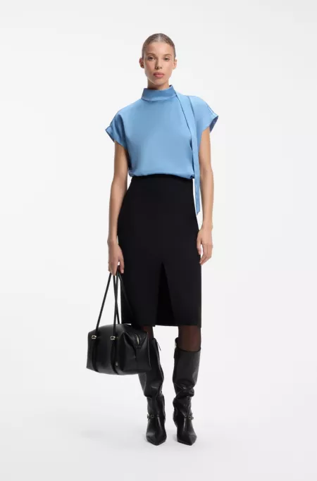 Modernes Business-Top mit Schal-Detail