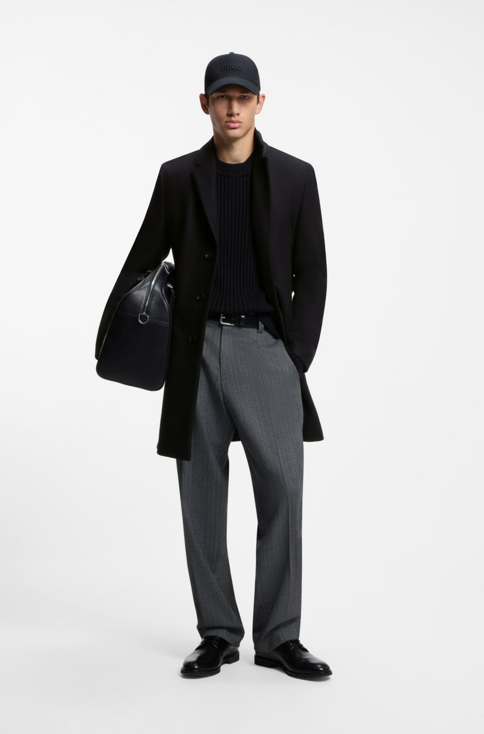 Slim-fit coat with three-button closure