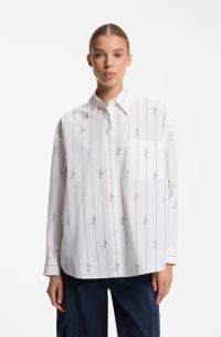 Oversized-Fit Bluse aus Baumwoll-Popeline mit Logo-Schriftz&uuml;gen, Wei&szlig; gemustert
