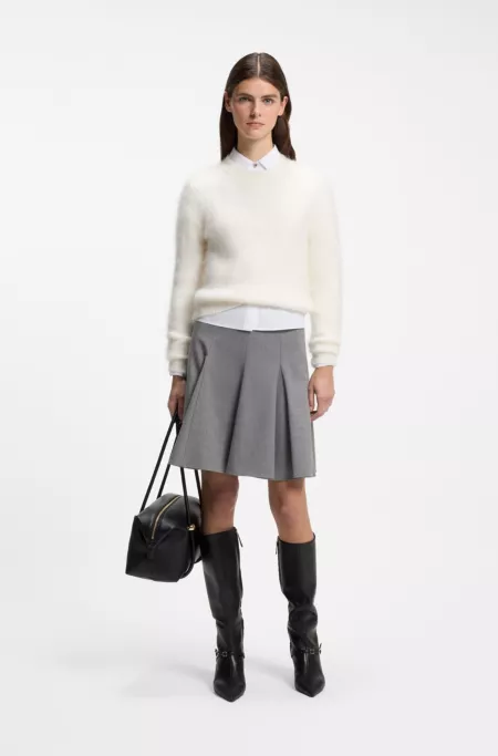 Pull en maille à chevrons avec rivet orné du logo revisité