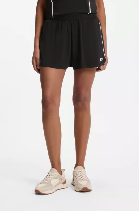 Active dual-layer shorts with moisture management