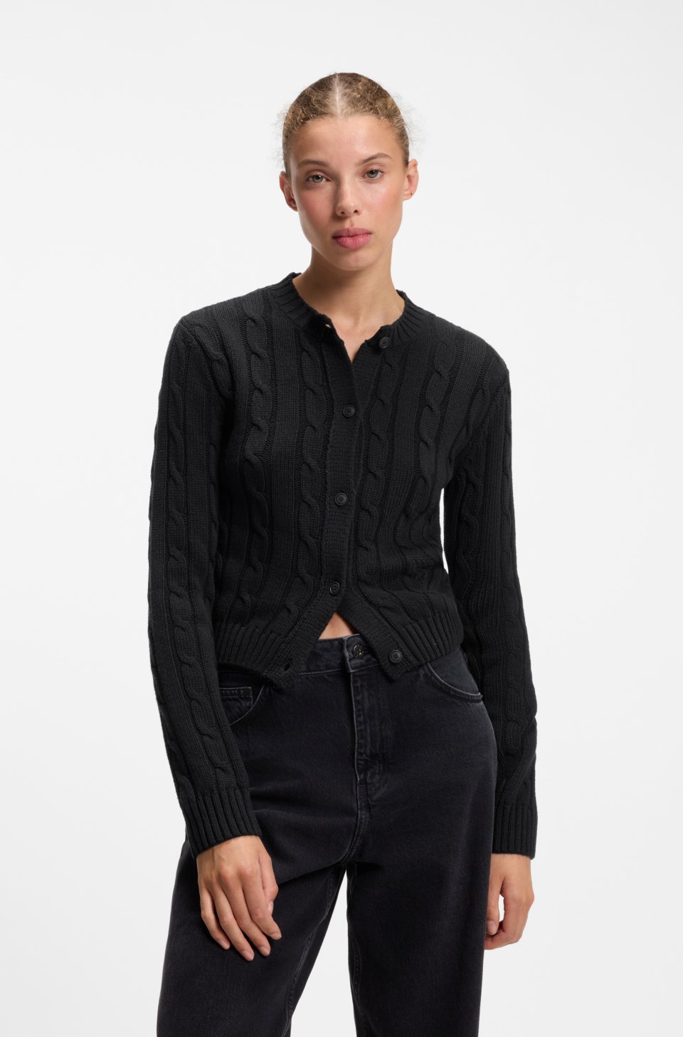 Cable-knit cardigan with buttoned closure