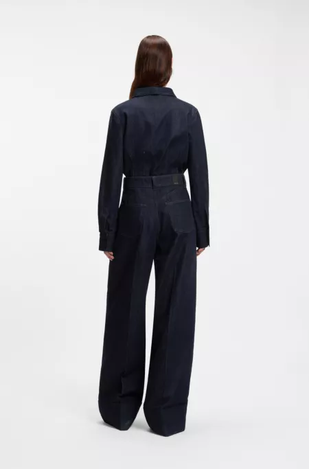 Jeans aus indigoblauem Denim mit weitem Beinverlauf