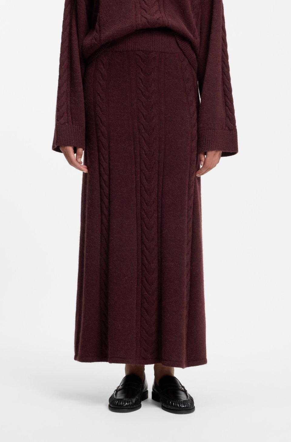 Maxi skirt with cable-knit structure