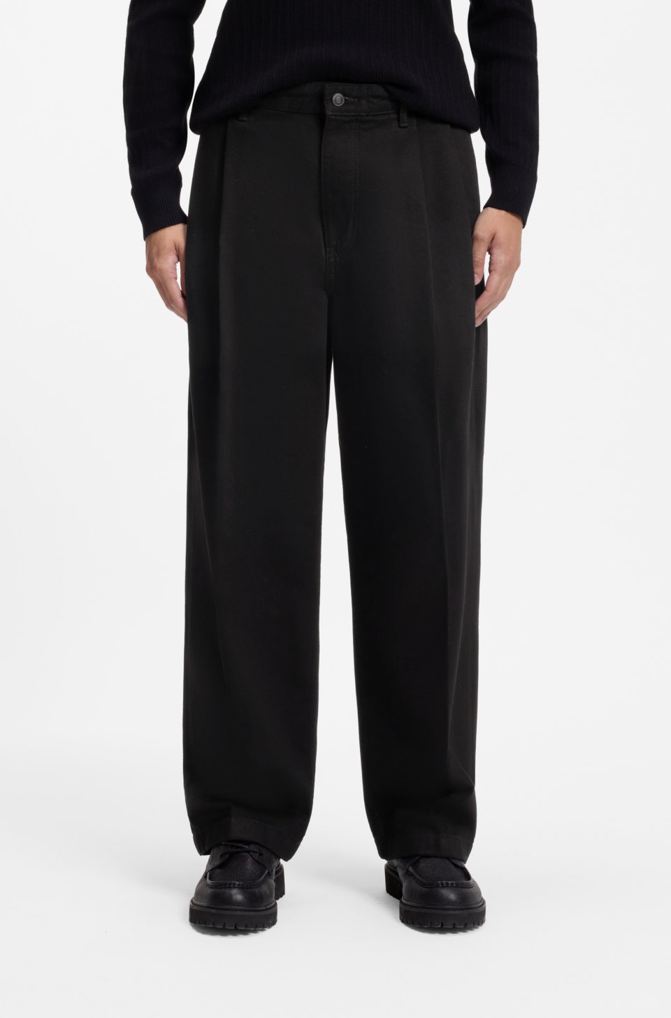 Relaxed-fit jeans in black rigid denim with tailoring